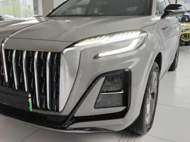 Hongqi HS3 PHEV — Фото автомобиля 17
