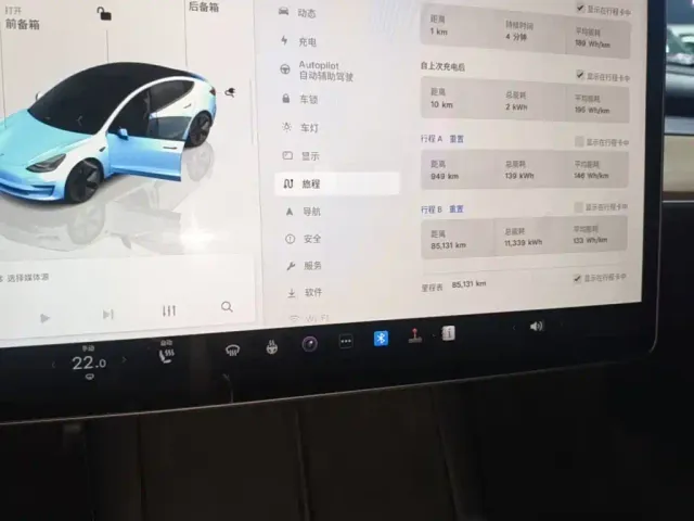 Tesla Model 3 — Фото автомобиля 11