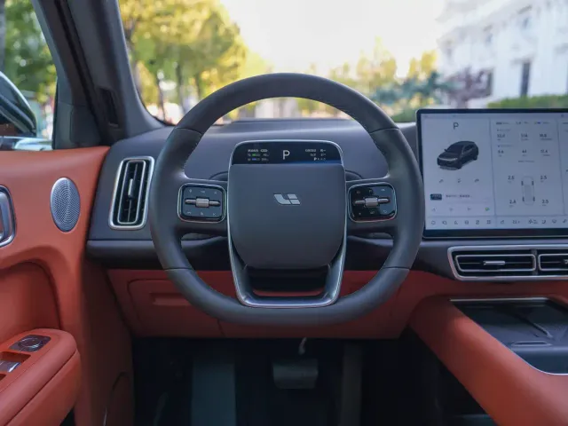 Li Auto L7 — Фото автомобиля 9