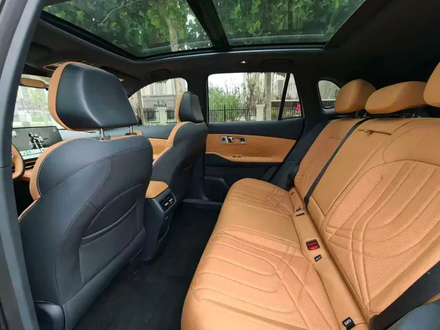 Geely Galaxy Starship 7 EM-i — Фото автомобиля 5