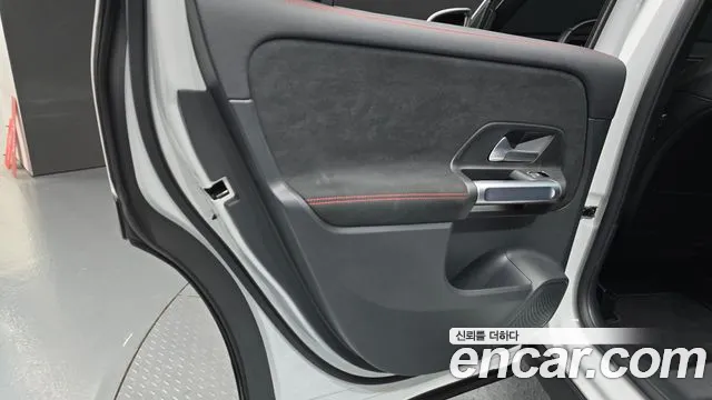 Mercedes-Benz GLB-Class — Фото автомобиля 25