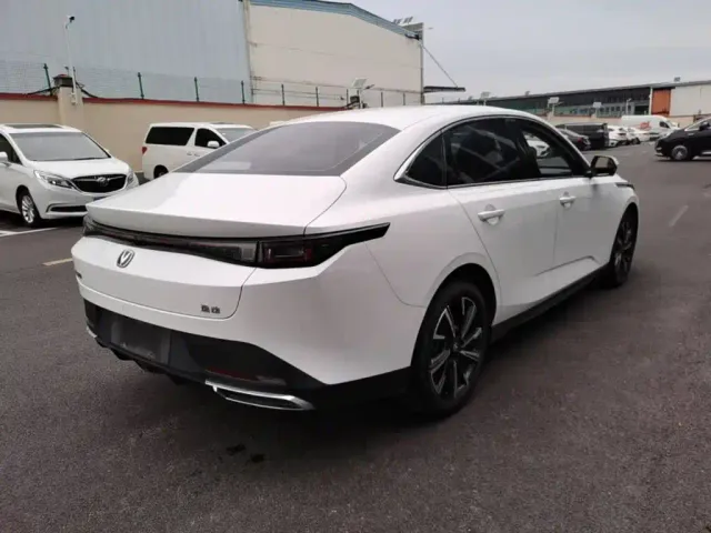 Changan Eado — Фото автомобиля 6