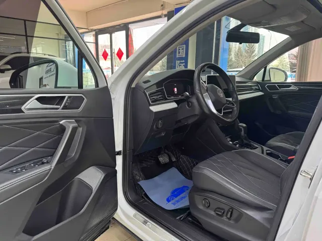 Volkswagen Tiguan L — Фото автомобиля 7