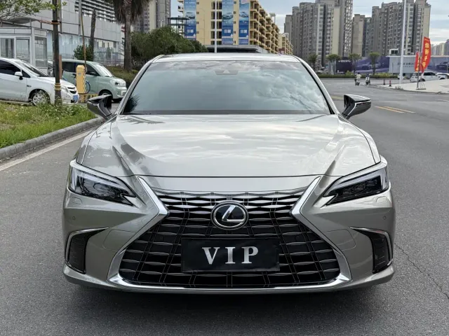Lexus ES — Фото автомобиля 2