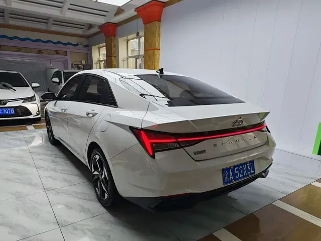 Hyundai Elantra — Фото автомобиля 13