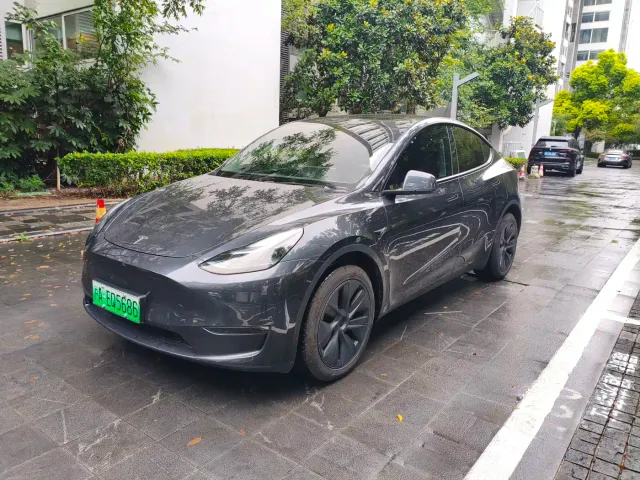 Фотография автомобиля — Tesla Model Y