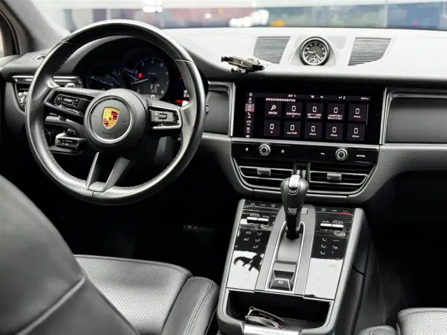Porsche Macan — Фото автомобиля 10