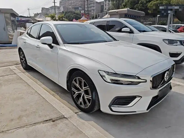 Volvo S60 — Фото автомобиля 3