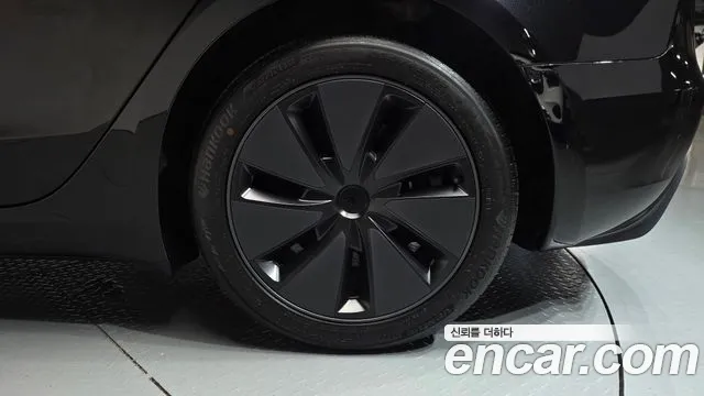 Tesla Model 3 — Фото автомобиля 6