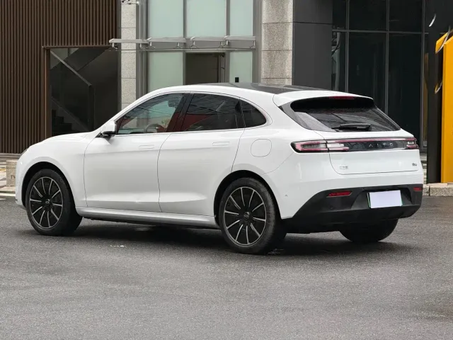 Aito M5 — Фото автомобиля 6