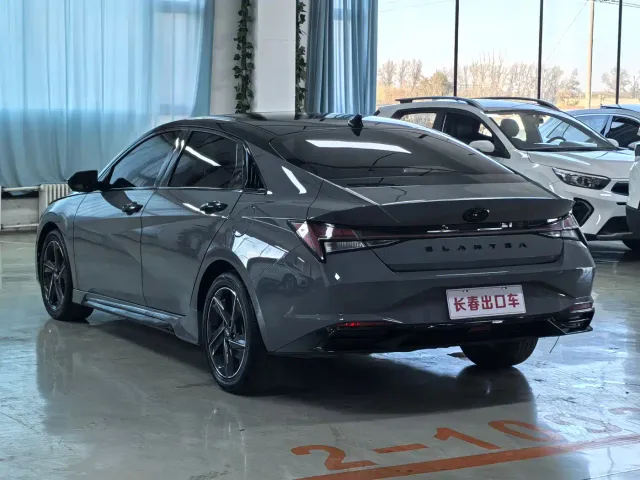 Hyundai Elantra — Фото автомобиля 3