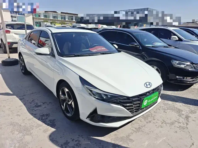 Hyundai Elantra — Фото автомобиля 3