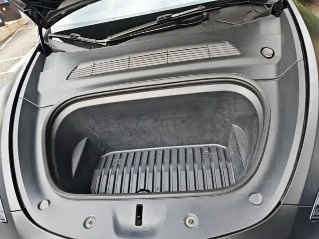 Tesla Model Y — Фото автомобиля 19