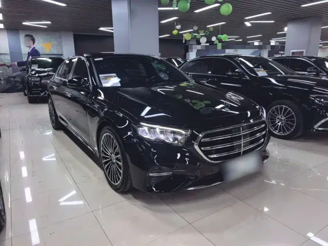 Mercedes-Benz E-Class — Фото автомобиля 3