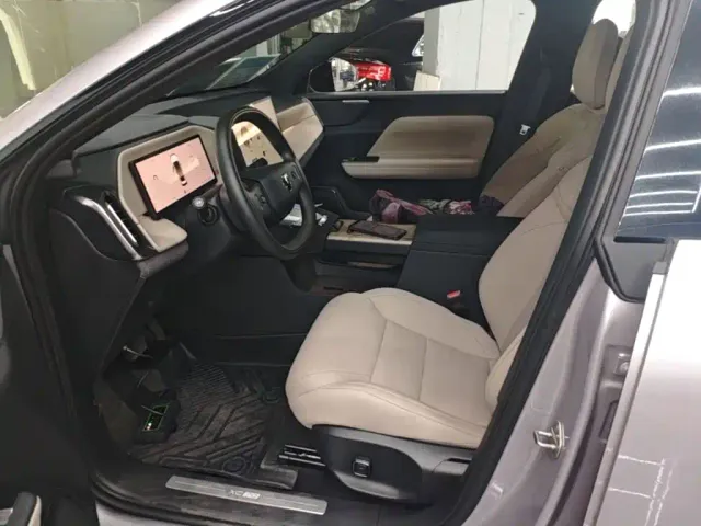 Volvo XC70 Plug-in Hybrid — Фото автомобиля 14
