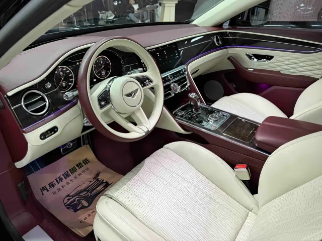 Bentley Flying Spur — Фото автомобиля 12