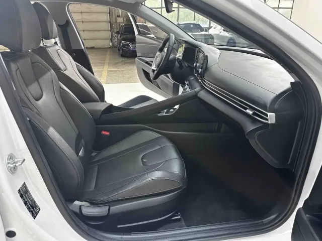 Hyundai Elantra — Фото автомобиля 14