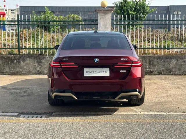 BMW 5 Series — Фото автомобиля 5