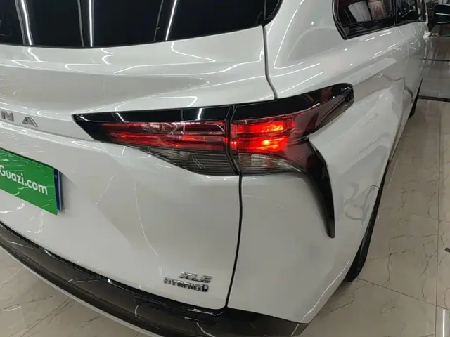 Toyota Toyota Sienna 2021 2.5L Hybrid Luxury Welfare Edition — Фото автомобиля 7