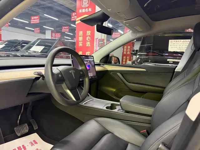 Tesla Model Y — Фото автомобиля 4