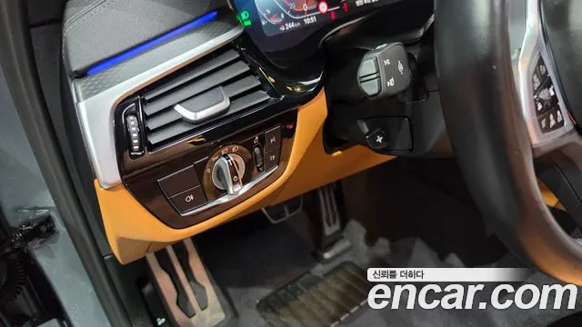 BMW 5 Series G30 — Фото автомобиля 24