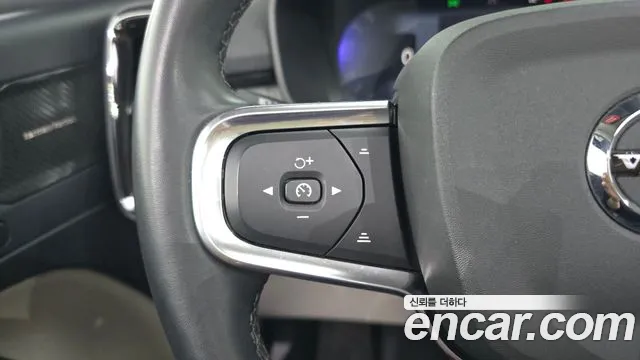 Volvo XC40 — Фото автомобиля 27