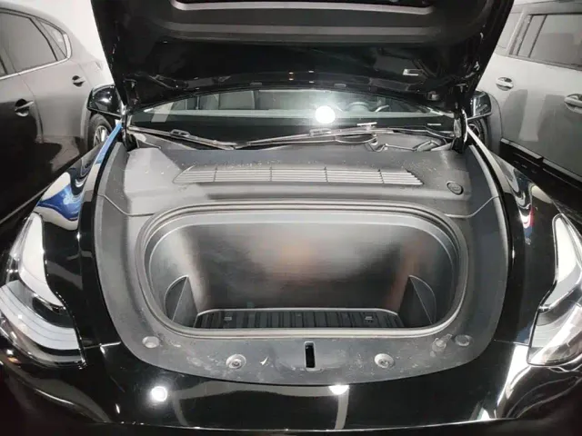 Tesla Model Y — Фото автомобиля 19
