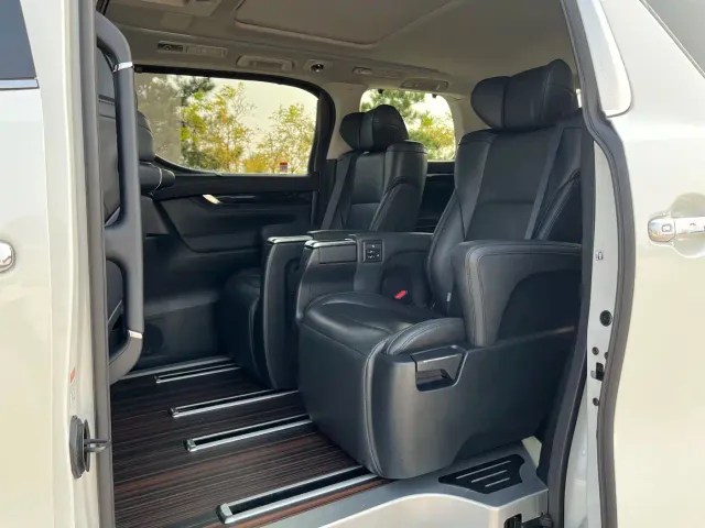 Toyota Vellfire — Фото автомобиля 18