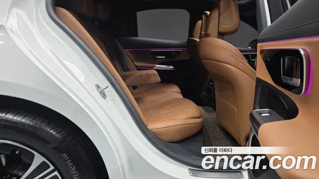 Mercedes-Benz E-Class — Фото автомобиля 11