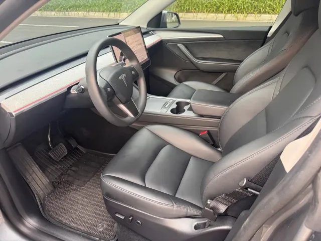 Tesla Model Y — Фото автомобиля 4