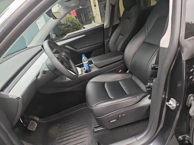 Tesla Model Y — Фото автомобиля 11
