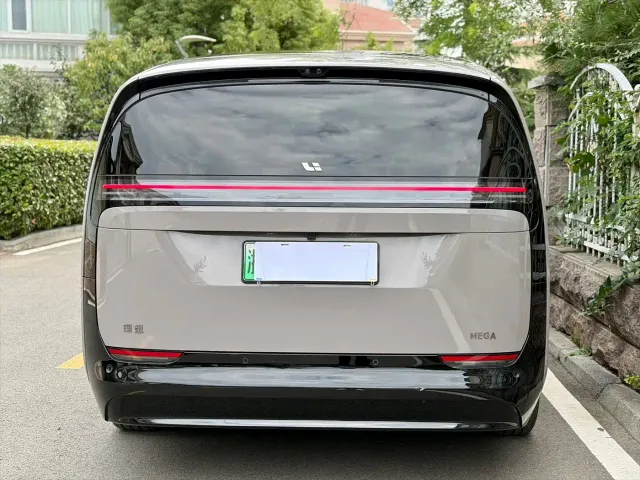 Li Auto MEGA — Фото автомобиля 4