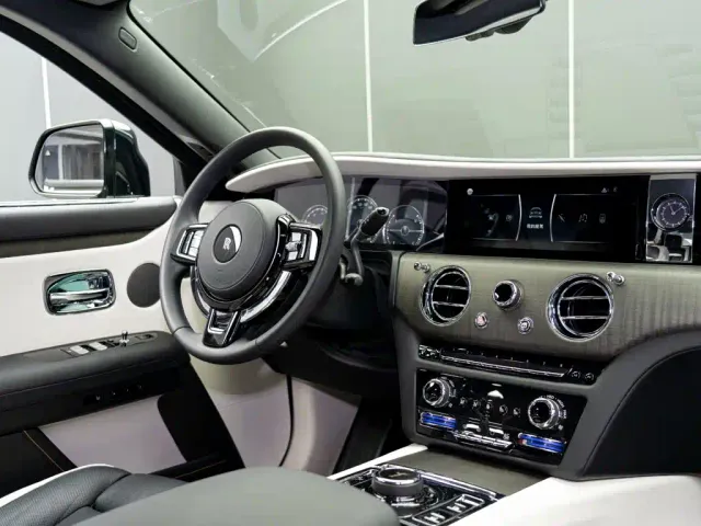 Rolls-Royce Ghost — Фото автомобиля 21