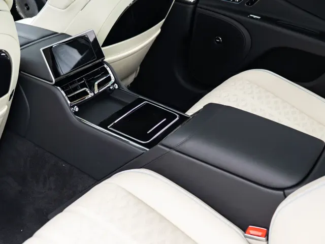Bentley Flying Spur — Фото автомобиля 16