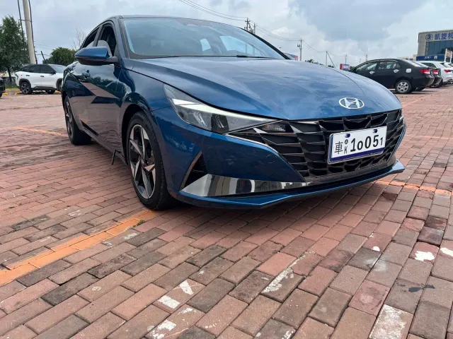 Hyundai Elantra — Фото автомобиля 3