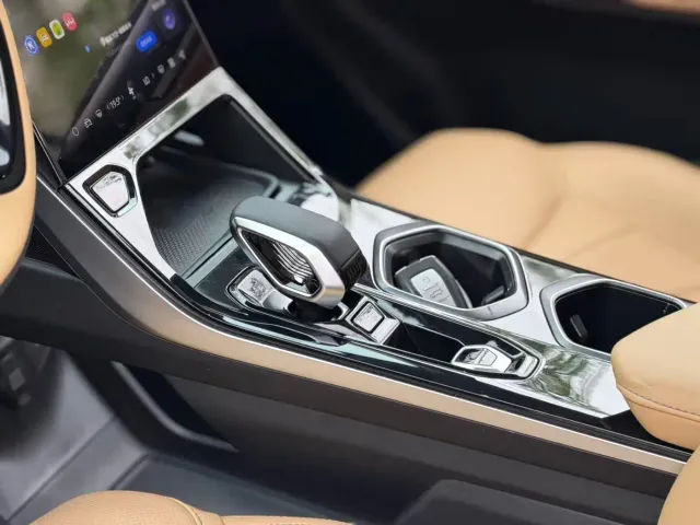 Geely Boyue L — Фото автомобиля 10