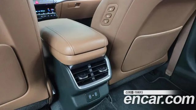 Hyundai Grandeur Grandeur (GN7) 2.5 Бензин 2WD — Фото автомобиля 28