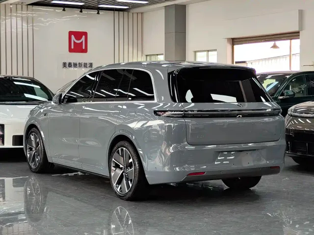 Li Auto L8 — Фото автомобиля 16
