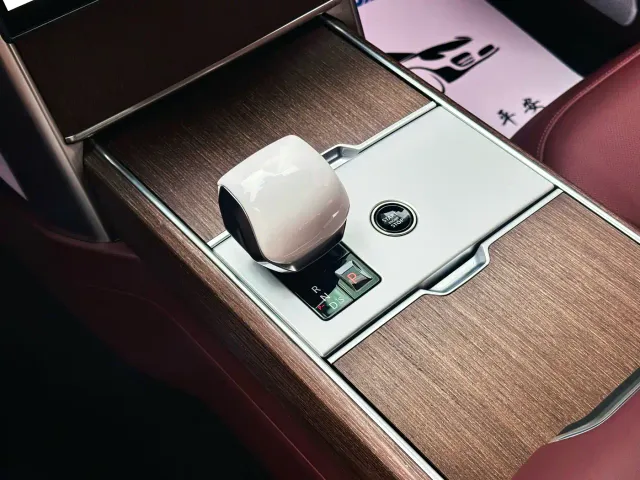 Land Rover Range Rover — Фото автомобиля 9