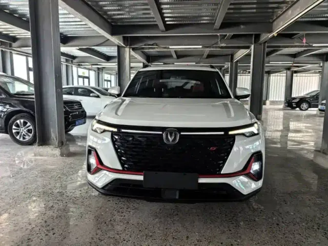 Changan CS35 Plus — Фото автомобиля 2