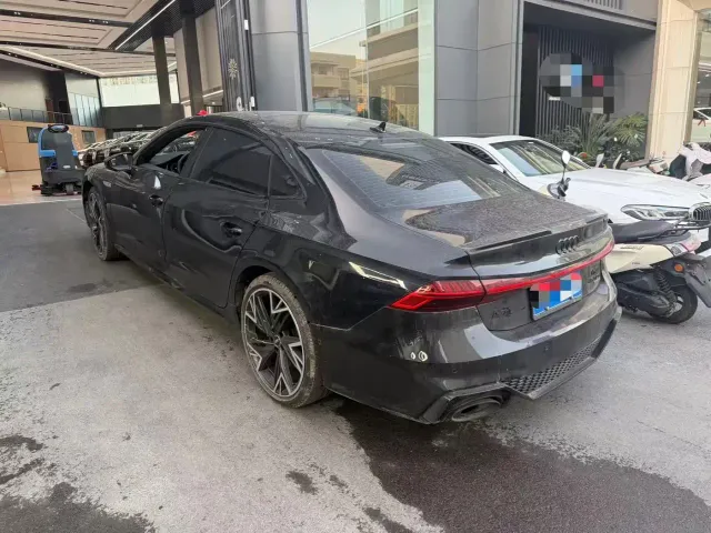 Audi A7L — Фото автомобиля 9