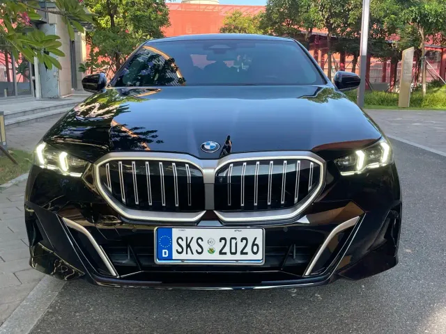 BMW 5 Series — Фото автомобиля 2