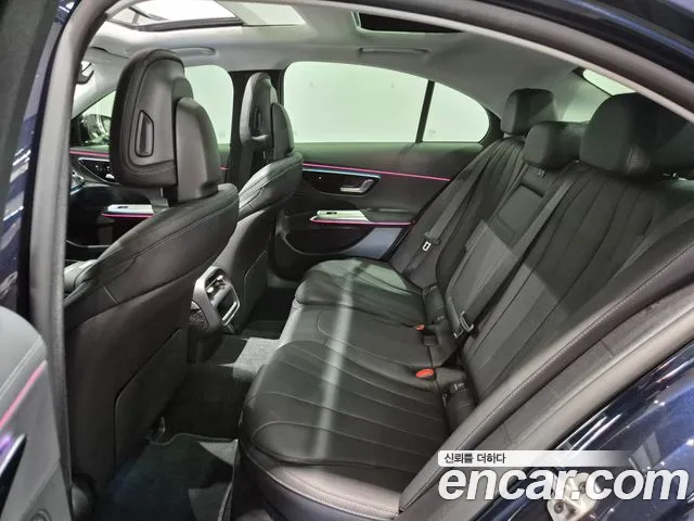 Mercedes-Benz E-Class — Фото автомобиля 11