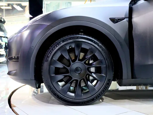 Tesla Model Y — Фото автомобиля 5