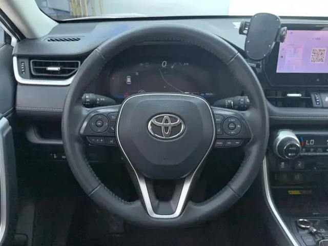 Toyota RAV4 — Фото автомобиля 15
