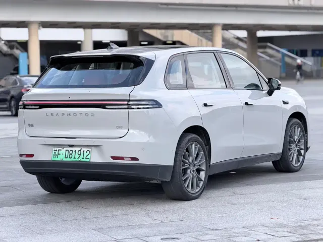 Leapmotor C10 — Фото автомобиля 4