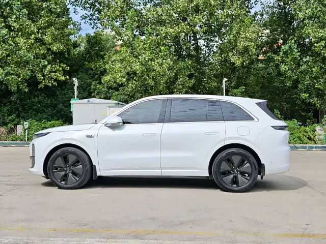 Li Auto L6 — Фото автомобиля 10