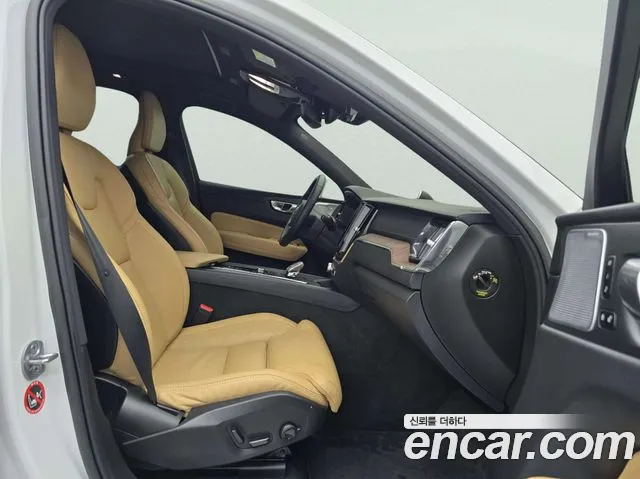 Вольво XC60 — Фото автомобиля 12