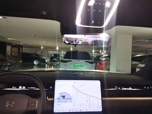 Nio ES8 — Фото автомобиля 17