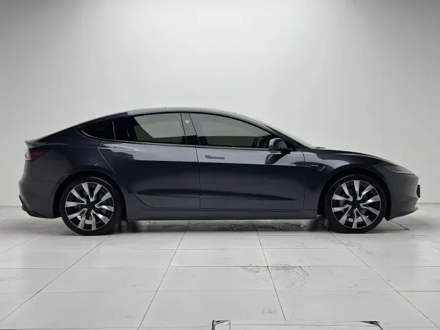 Tesla Model 3 — Фото автомобиля 19